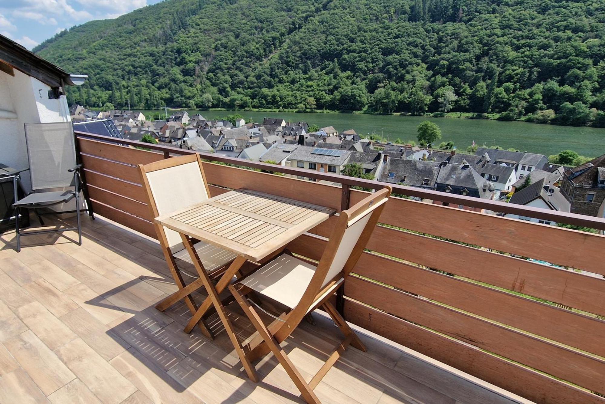 Ferienwohnung In Klotten Mit Atemberaubendem Panoramablick Auf Die Mosel, Billardraum Und Balkon ภายนอก รูปภาพ