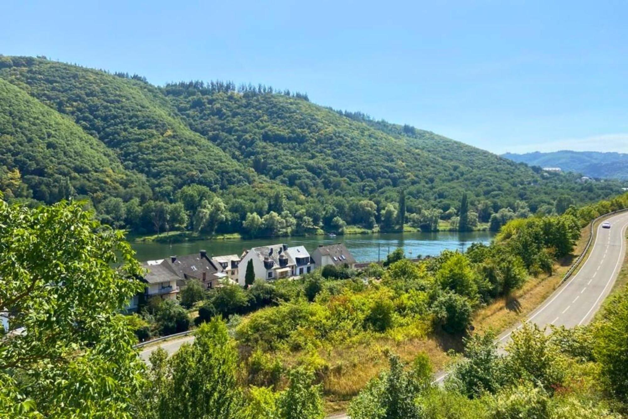 Ferienwohnung In Klotten Mit Atemberaubendem Panoramablick Auf Die Mosel, Billardraum Und Balkon ภายนอก รูปภาพ